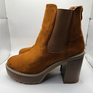 OLIVIA MILLER Emily Chelsea Brown Chunky Platform Ankle Boots Women’s Size 9